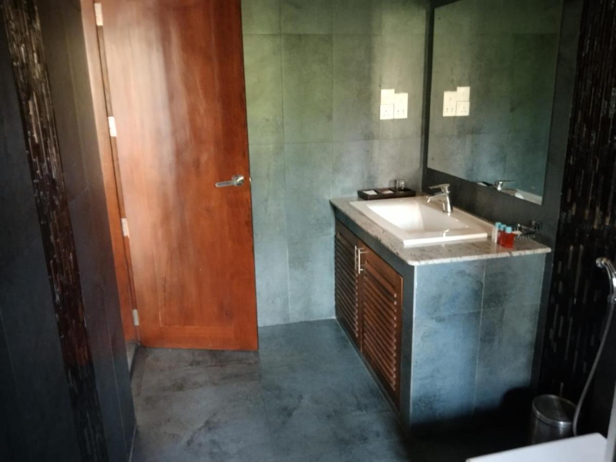 Ellen'S Place Коломбо Екстериор снимка
