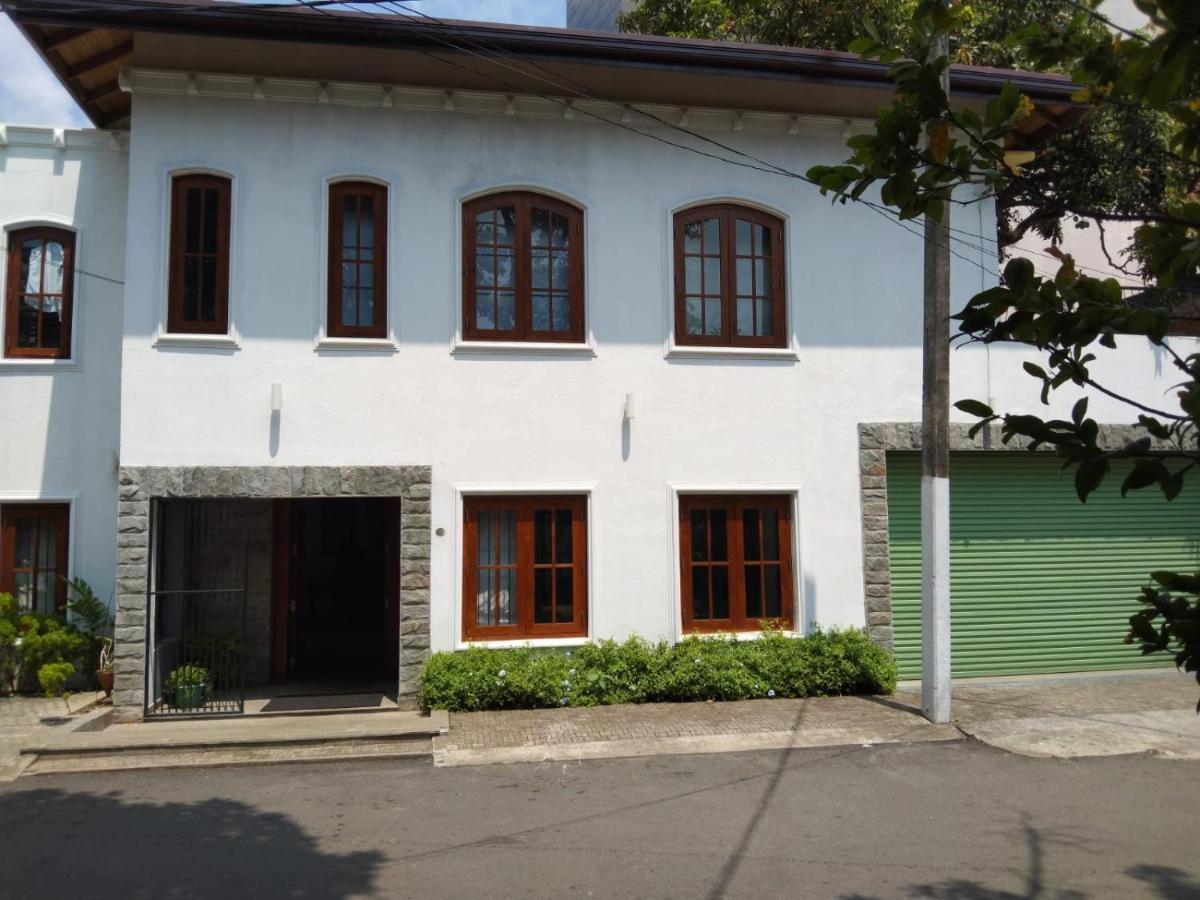 Ellen'S Place Коломбо Екстериор снимка