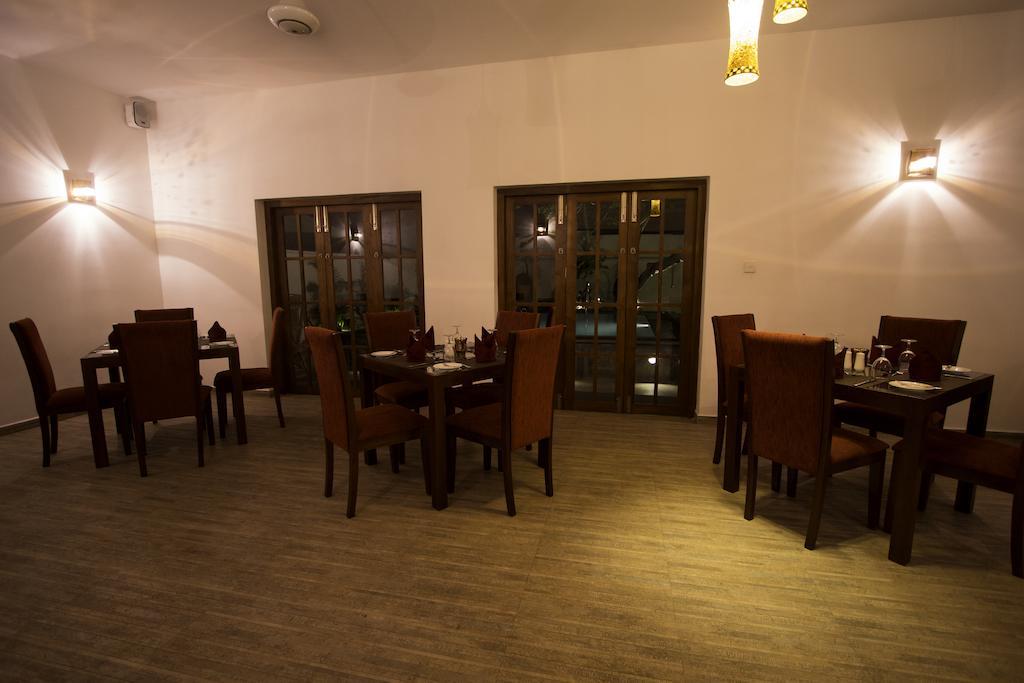 Ellen'S Place Коломбо Екстериор снимка
