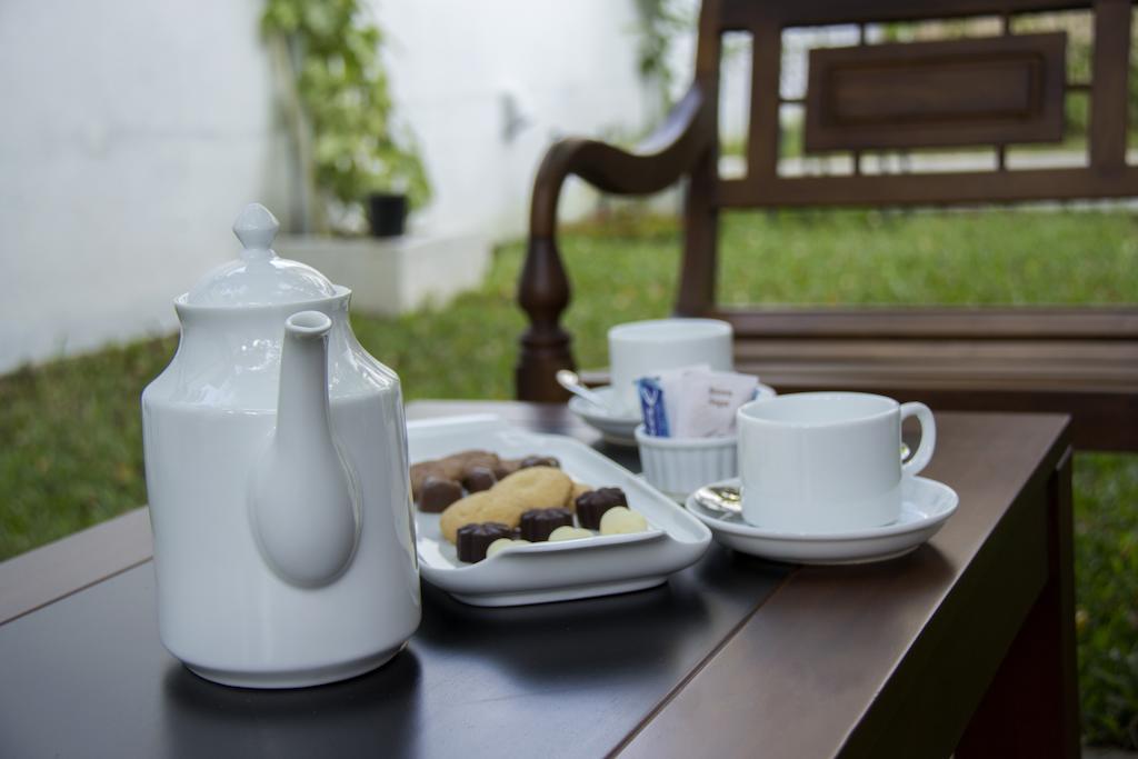Ellen'S Place Коломбо Екстериор снимка